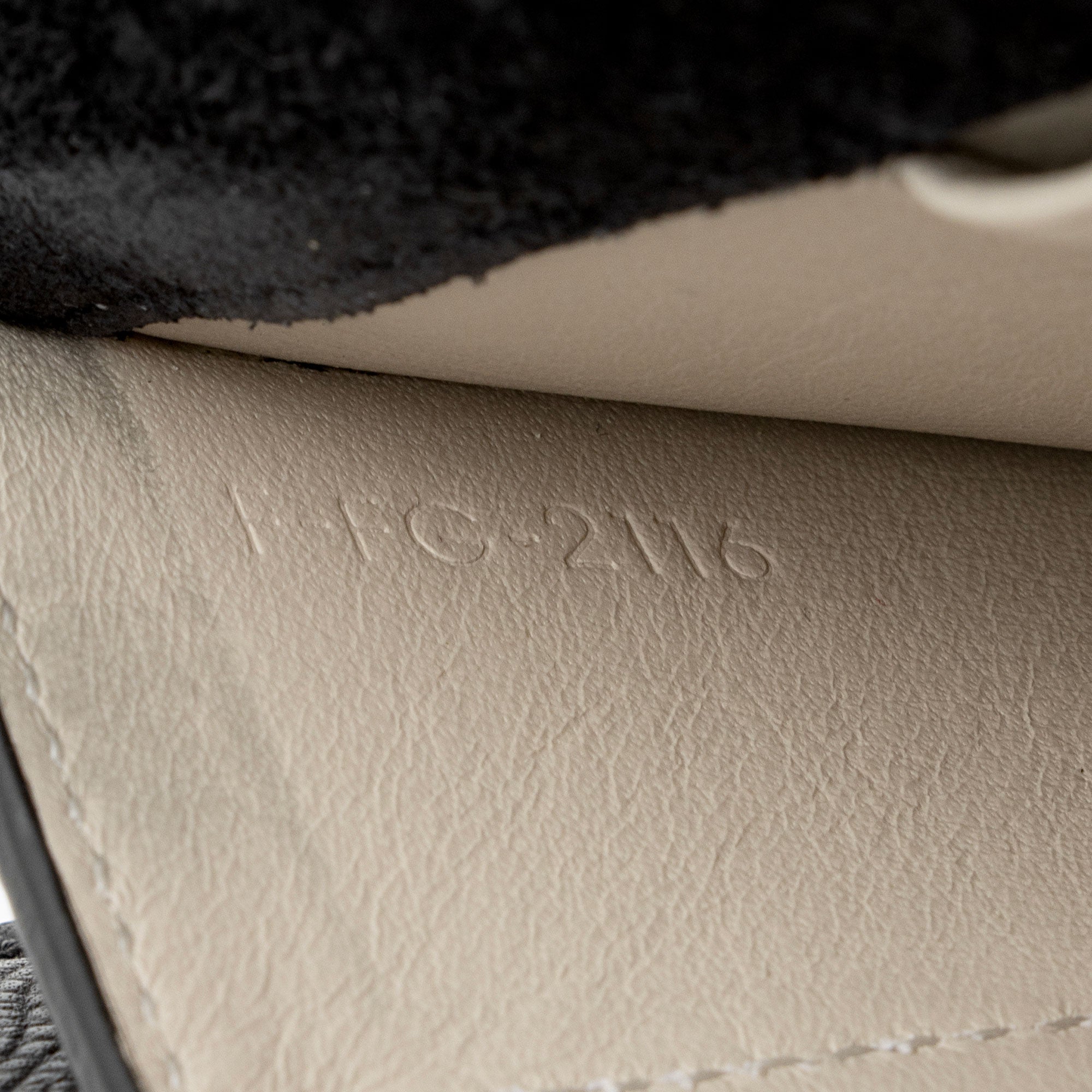 Celine Leather Strap Clutch Crossbody Bag (SHF-00pqJC)