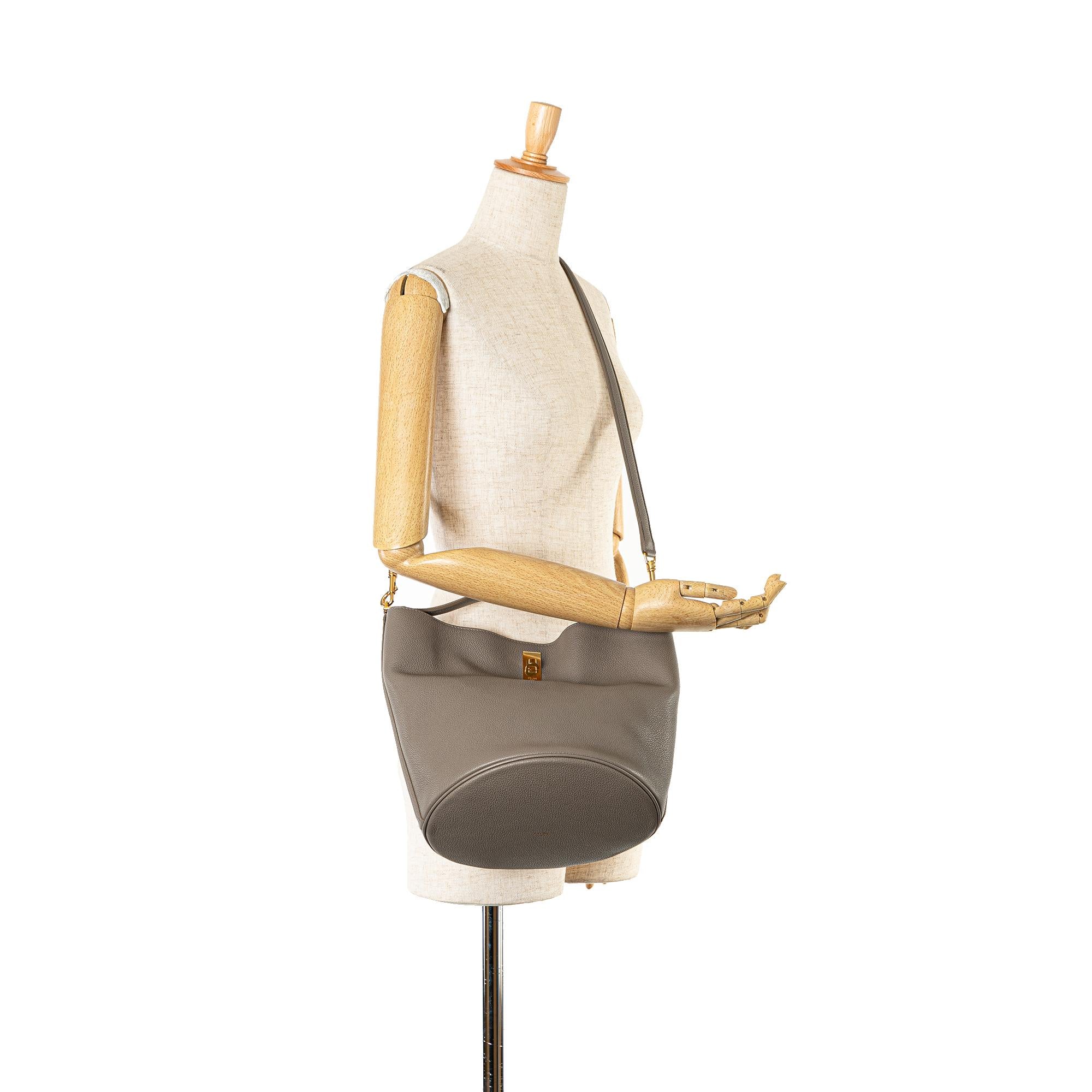 Celine Supple Grained Calfskin Bucket 16 (SHG-9GwFen)