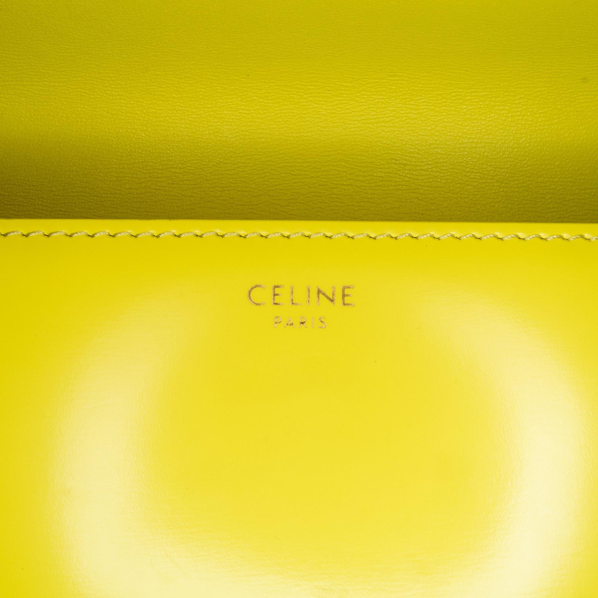 Celine Triomphe Calfskin Cuir Chain Shoulder Bag (SHG-e4pKJk)