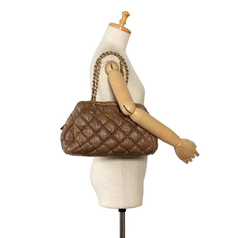 Chanel Bubble Quilt Bowling Bag (SHG-wCB0Pq)