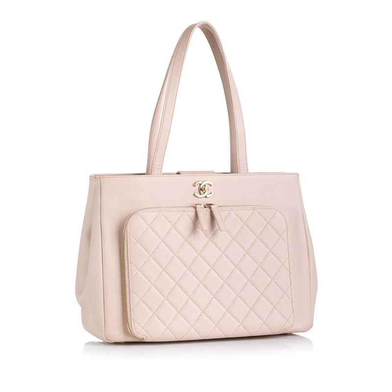  Chanel, Pre-Loved Pink Quilted Caviar Business Affinity Flap  Medium, Pink : Luxury Stores
