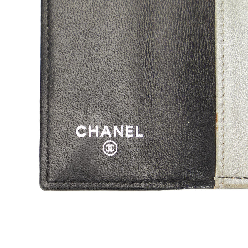 Chanel CC Camellia Leather Key Holder (SHG-YZObU4)