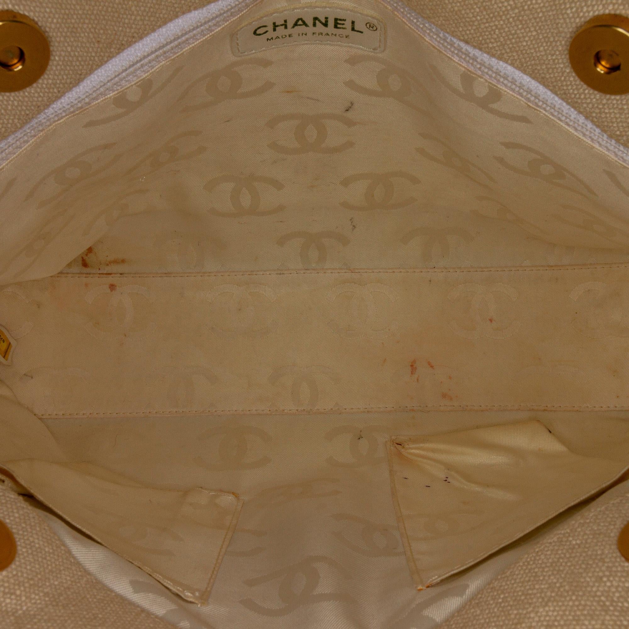 Chanel CC Canvas Tote (SHG-pv9GSf)