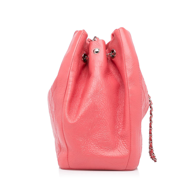 Chanel CC Chain Drawstring Bucket Bag (SHG-qKByHL) – LuxeDH