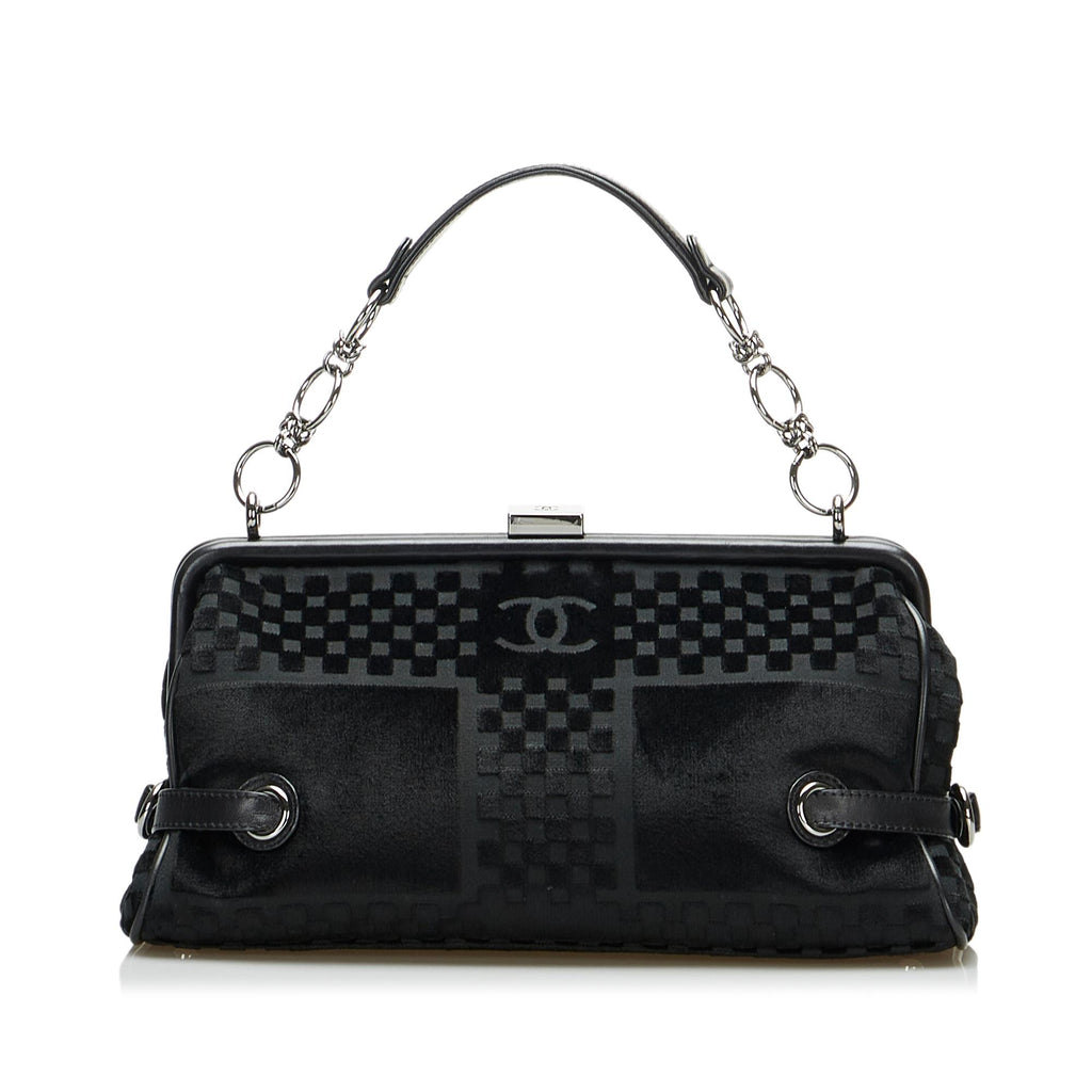 Chanel CC Caviar Leather Pouch (SHG-22431) – LuxeDH