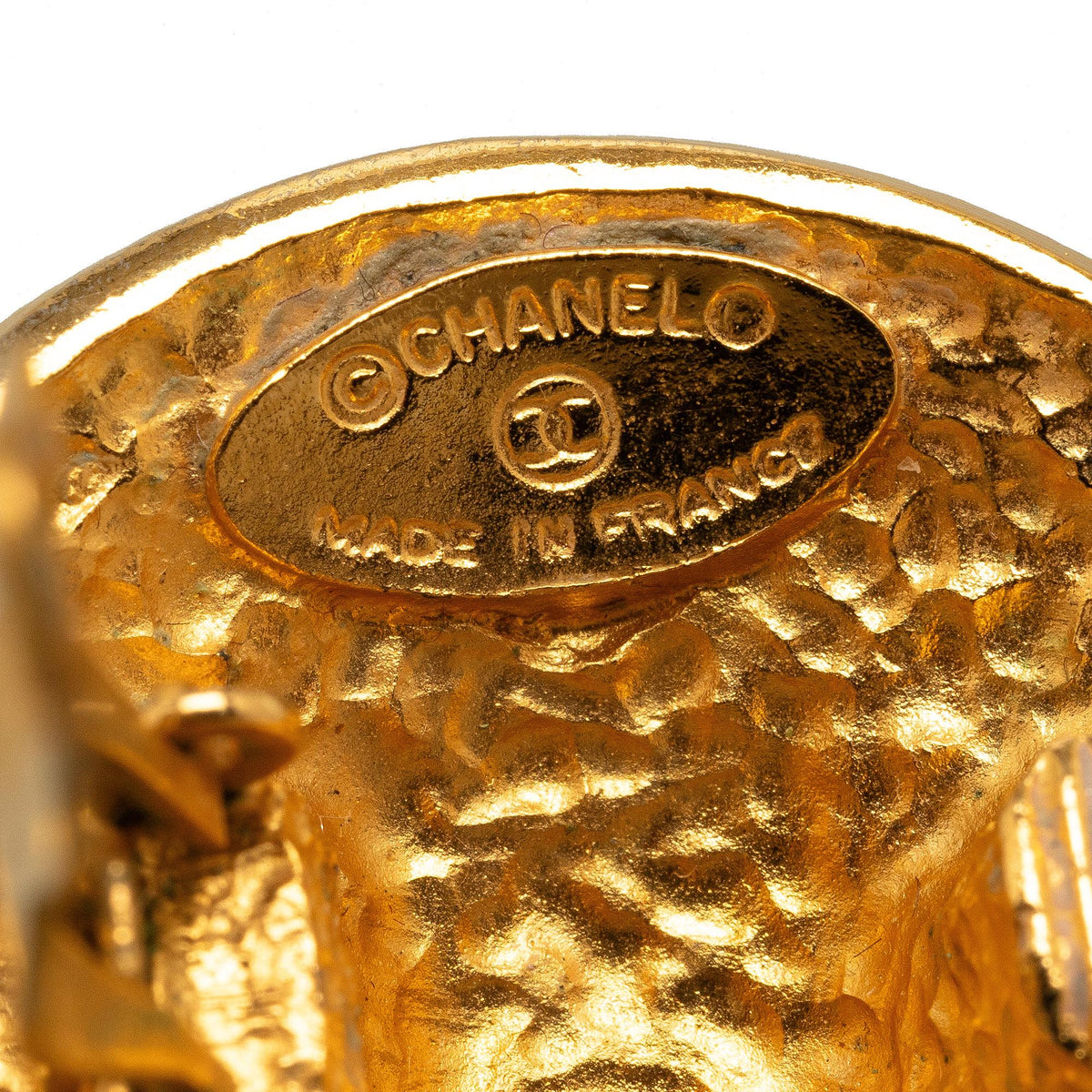 Chanel CC Clip On Earrings (SHG-3Rbtr7)