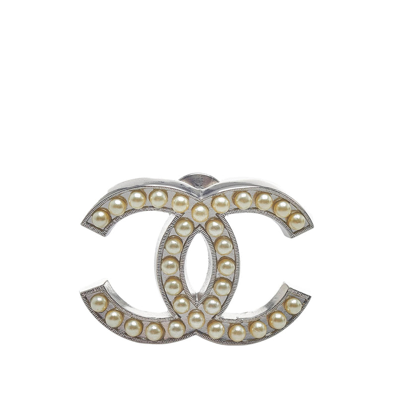 Pre-owned Chanel Silver Swarovski Crystal CC Brooch (6,745 GTQ) ❤ liked on  Polyvore featuring jew…