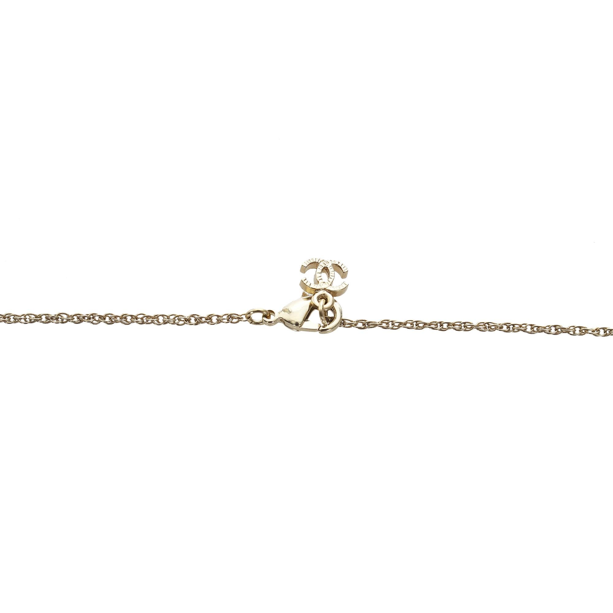 Chanel CC Faux Pearl Pendant Necklace (SHG-2Vs4gs)