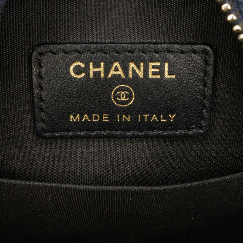 Chanel CC Filigree Caviar Round Crossbody Bag (SHG-iNuYvT)
