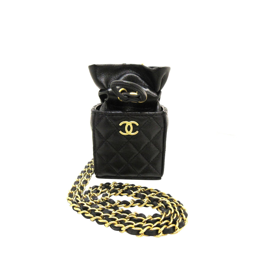 Chanel CC Matelasse Drawstring Bucket (SHG-yrlpy9)