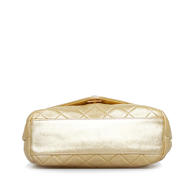 Gucci GG Marmont Matelasse Round Crossbody Bag (SHG-Jjk62x) – LuxeDH