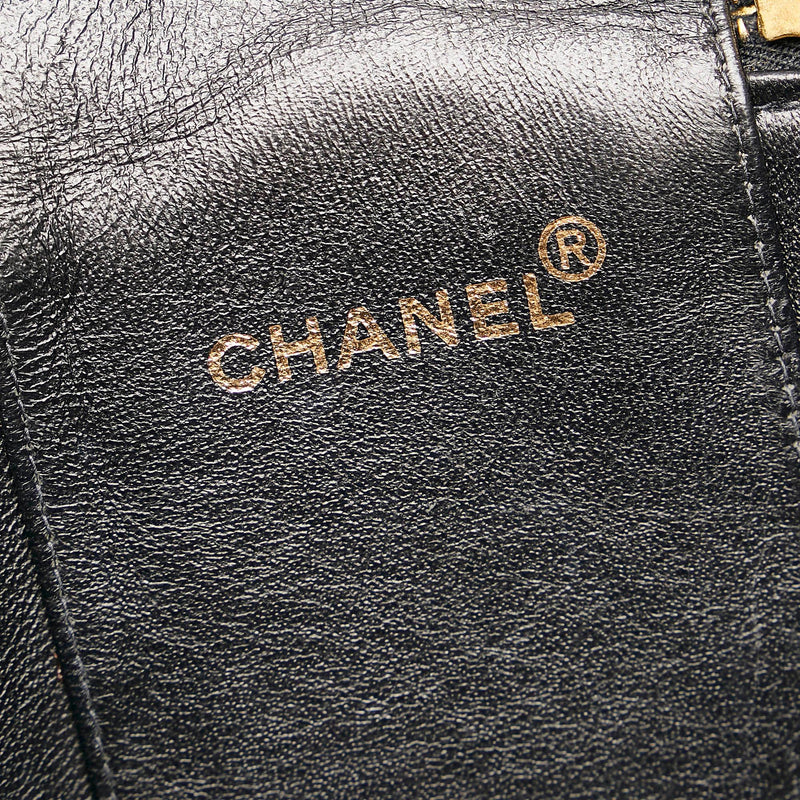 Chanel CC Matelasse Patent Leather Vanity Bag (SHG-34683) – LuxeDH