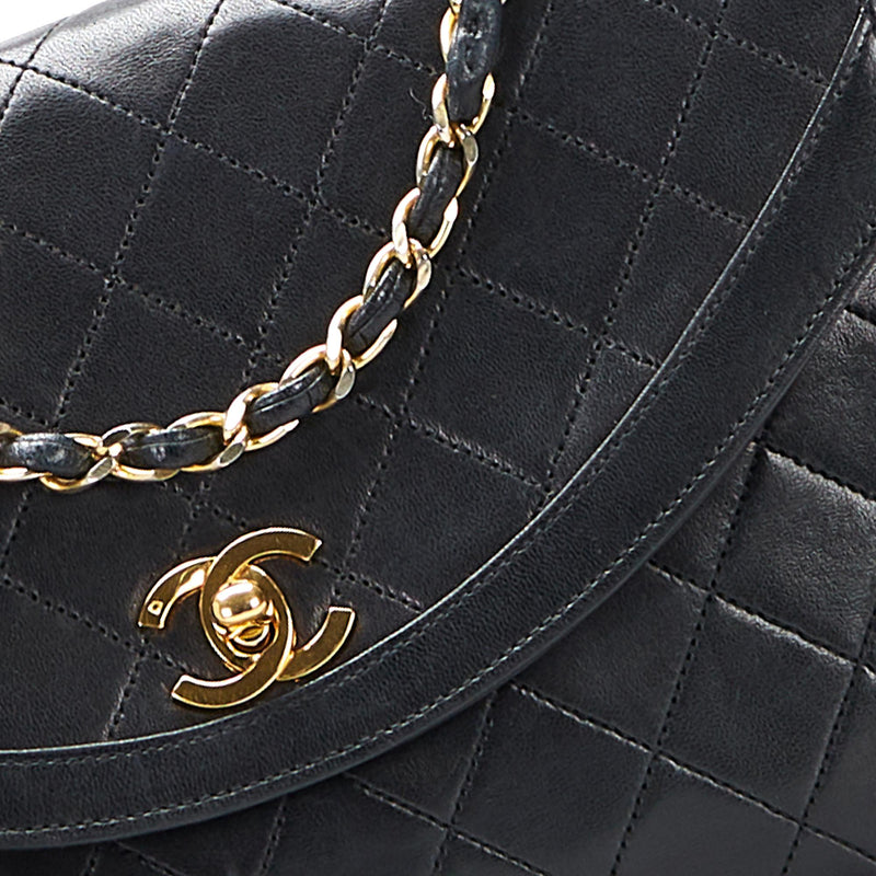 Chanel CC Matelasse Shoulder Bag (SHG-kl8DIA) – LuxeDH