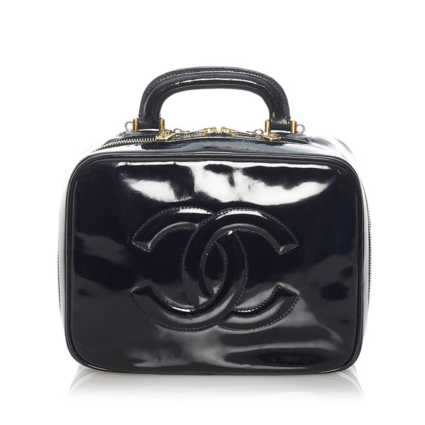 Chanel CC Patent Leather Vanity Case (SHG-iGWuvw) – LuxeDH
