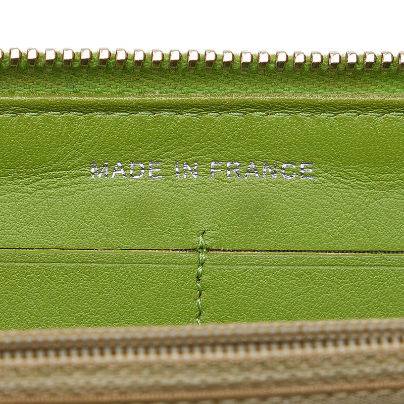 Chanel CC Patent Leather Zip Around Wallet (SHG-gN1VBT)