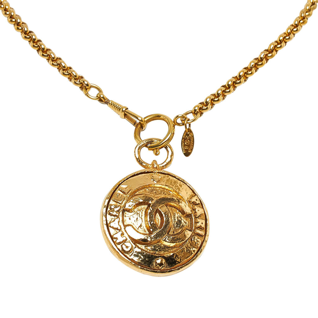 Chanel CC Pendant Necklace (SHG-dG4NHa) – LuxeDH