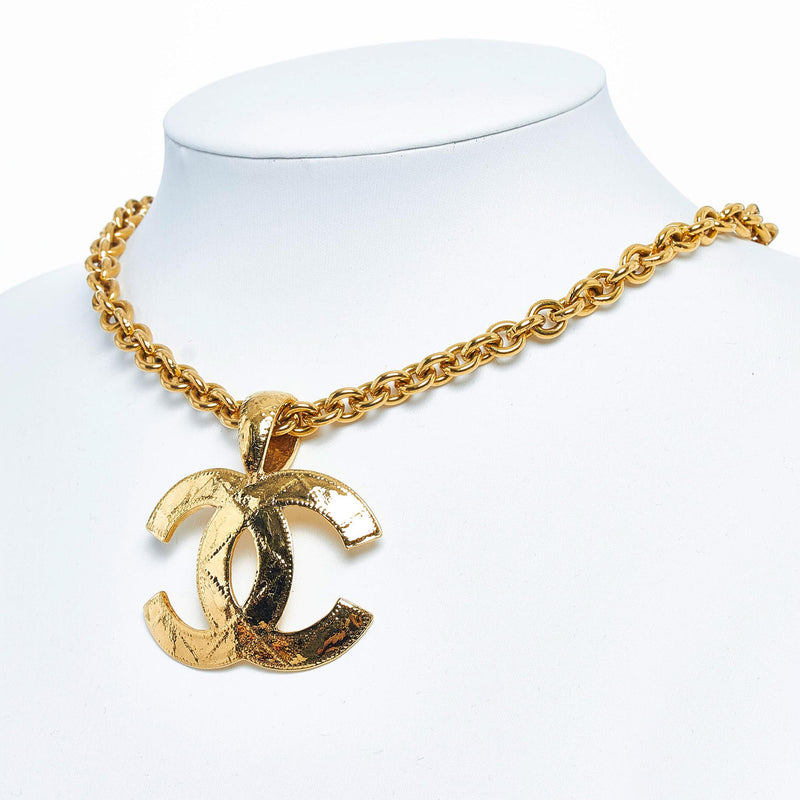 Chanel CC Pendant Necklace (SHG-YiHwRL) – LuxeDH