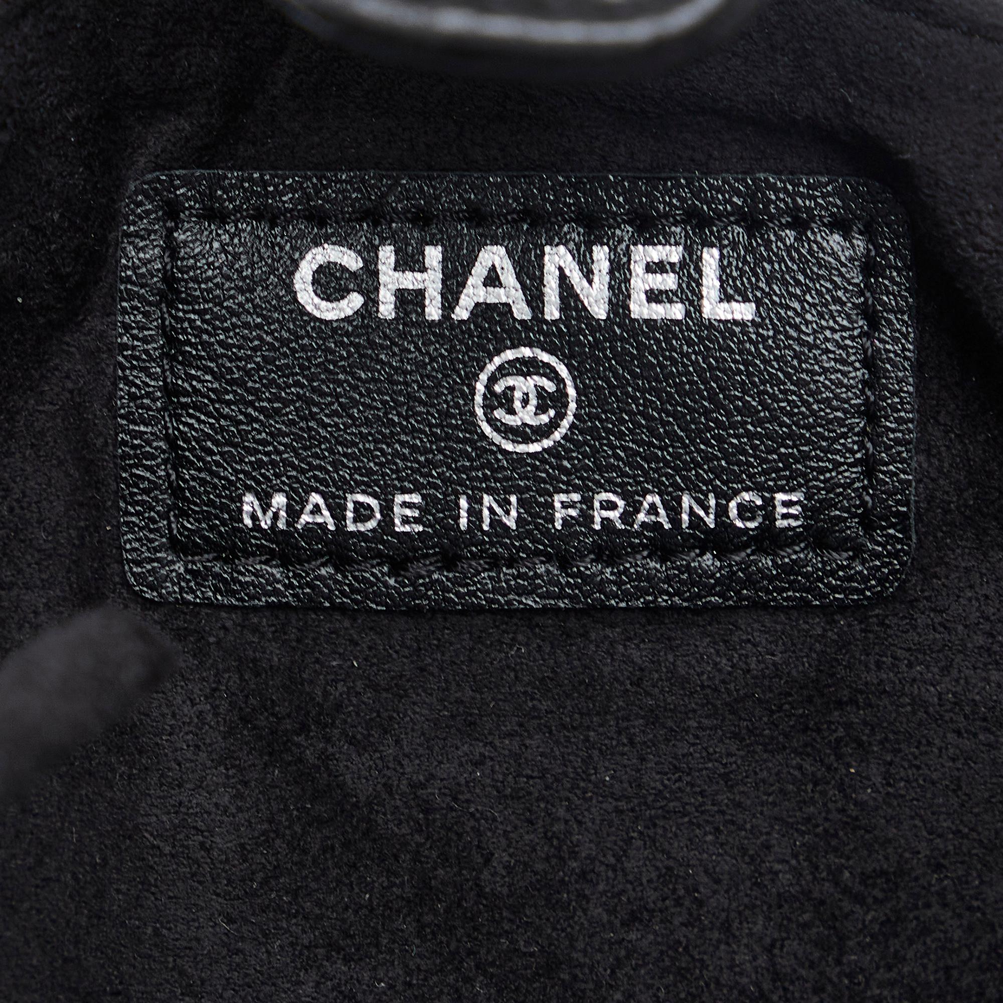 Chanel CC Phone Pouch (SHG-fFFbkG)