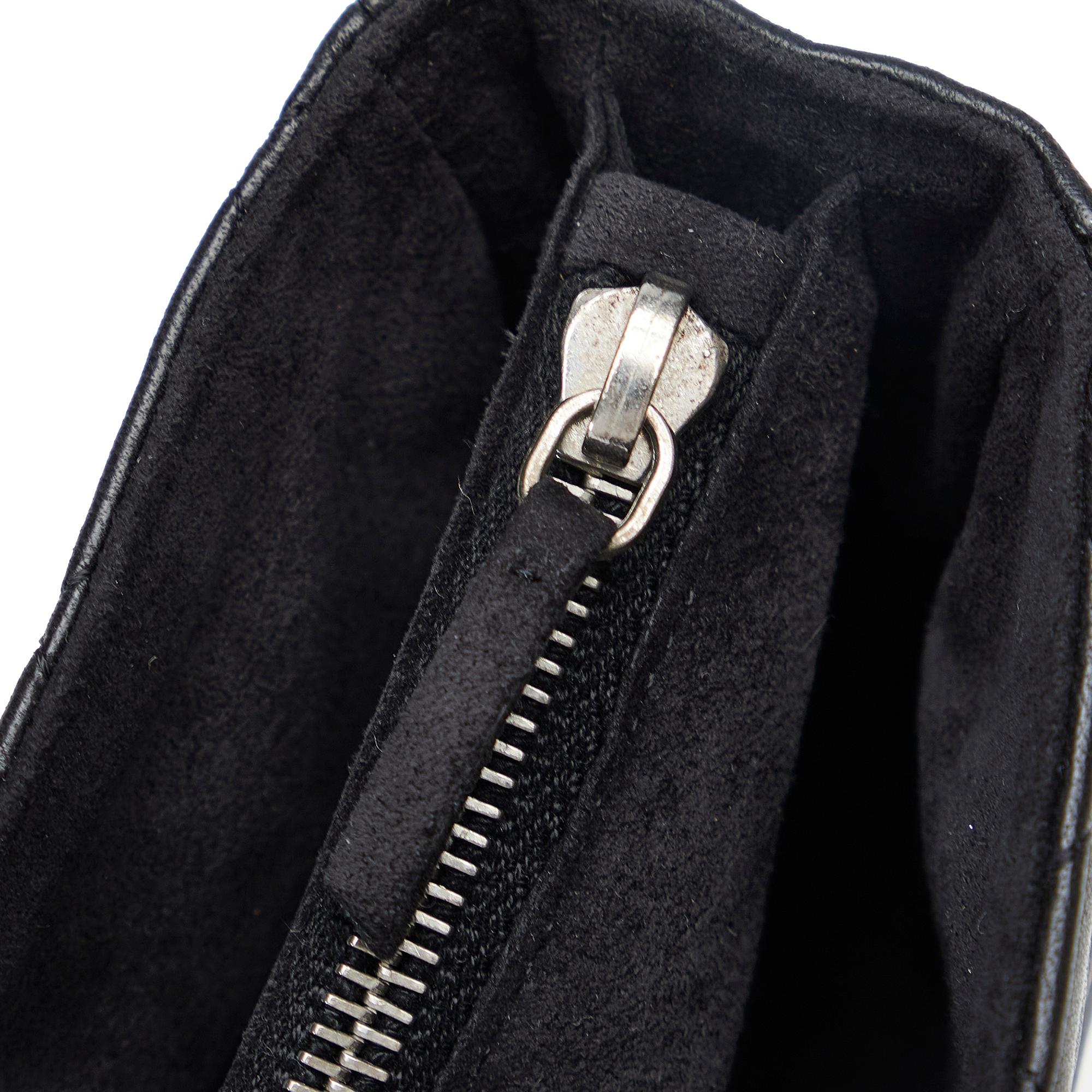 Chanel CC Phone Pouch (SHG-fFFbkG)