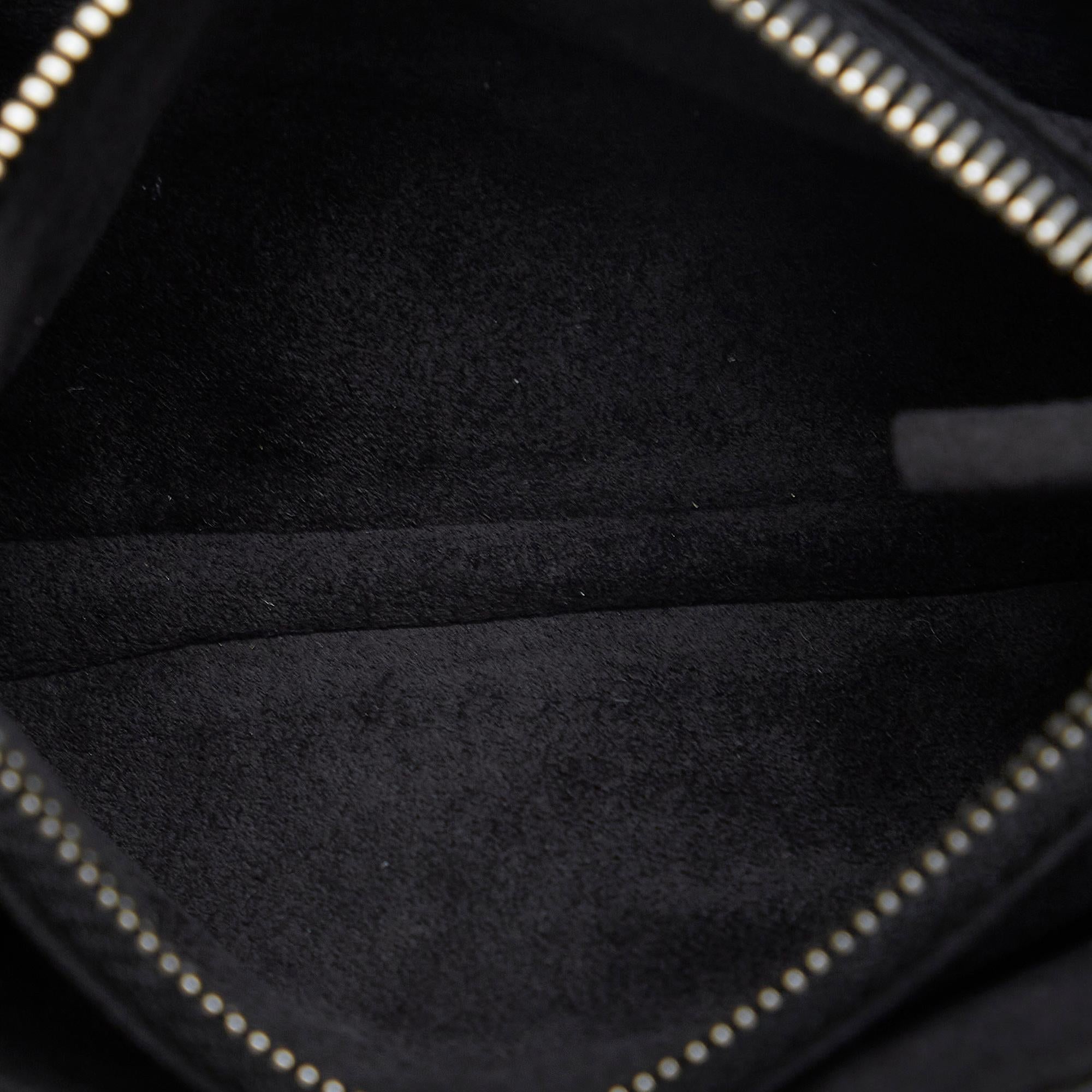 Chanel CC Phone Pouch (SHG-fFFbkG)