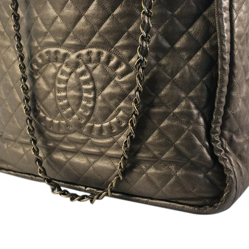 Chanel CC Quilted Calfskin Istanbul Tote (SHG-d6Lzss)