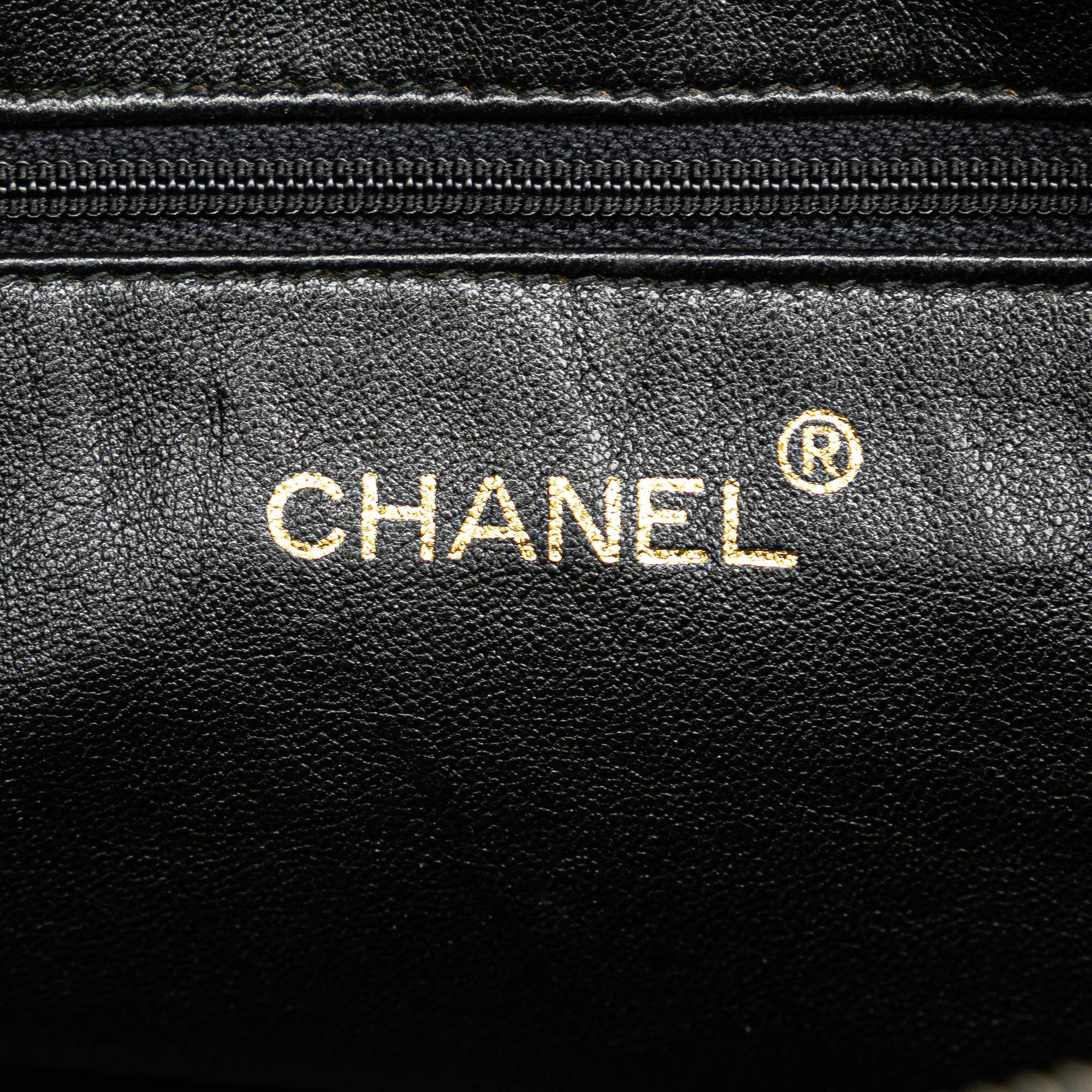 Chanel CC Quilted Lambskin Tassel Crossbody (SHG-25TGIf)