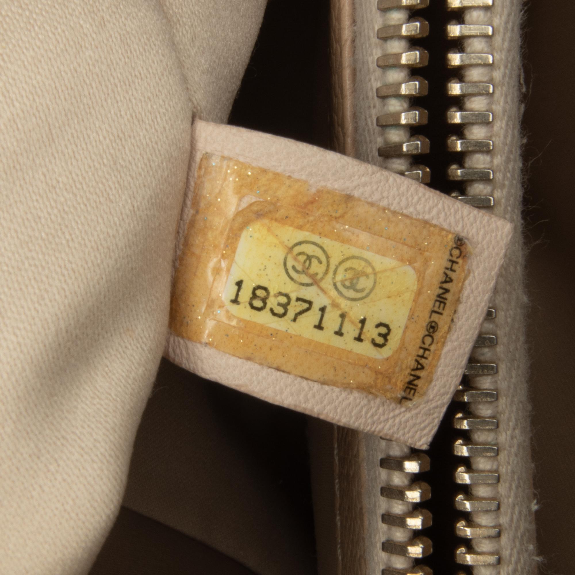 Chanel Caviar Grand Shopping Tote (SHG-GVzwth)