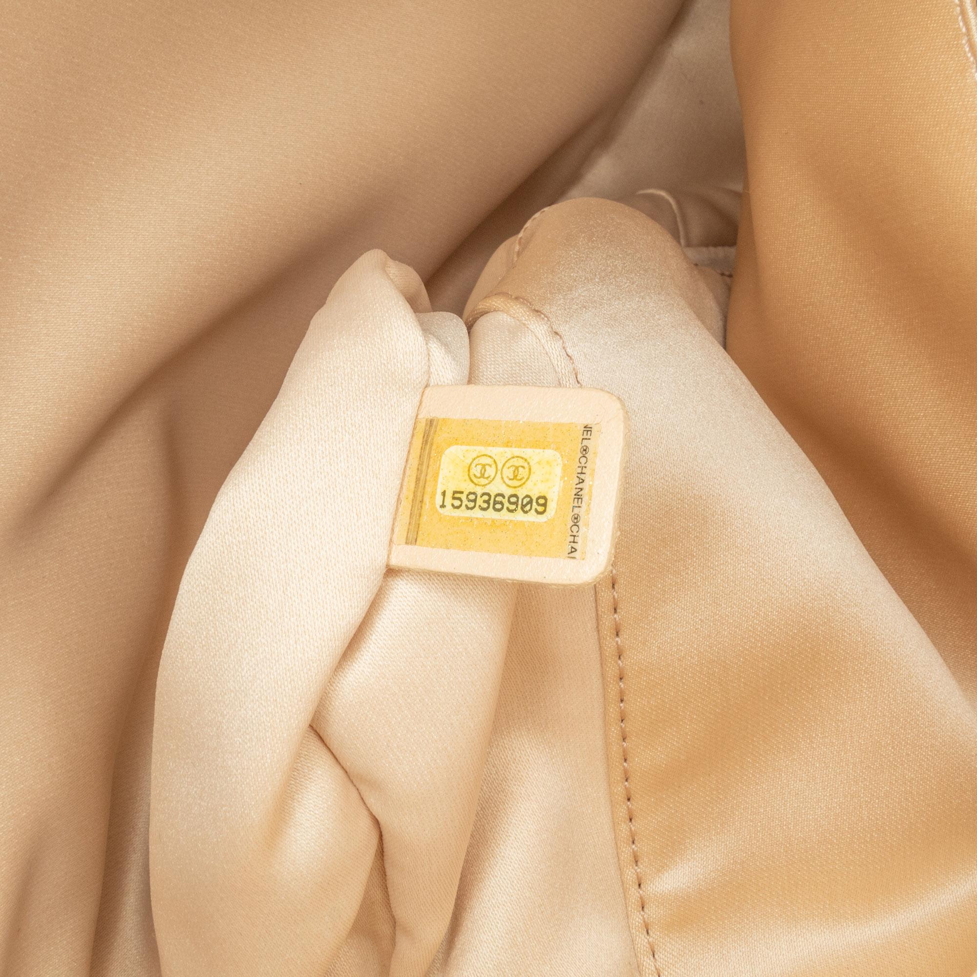 Chanel Caviar Grand Shopping Tote (SHG-wtRDYo)