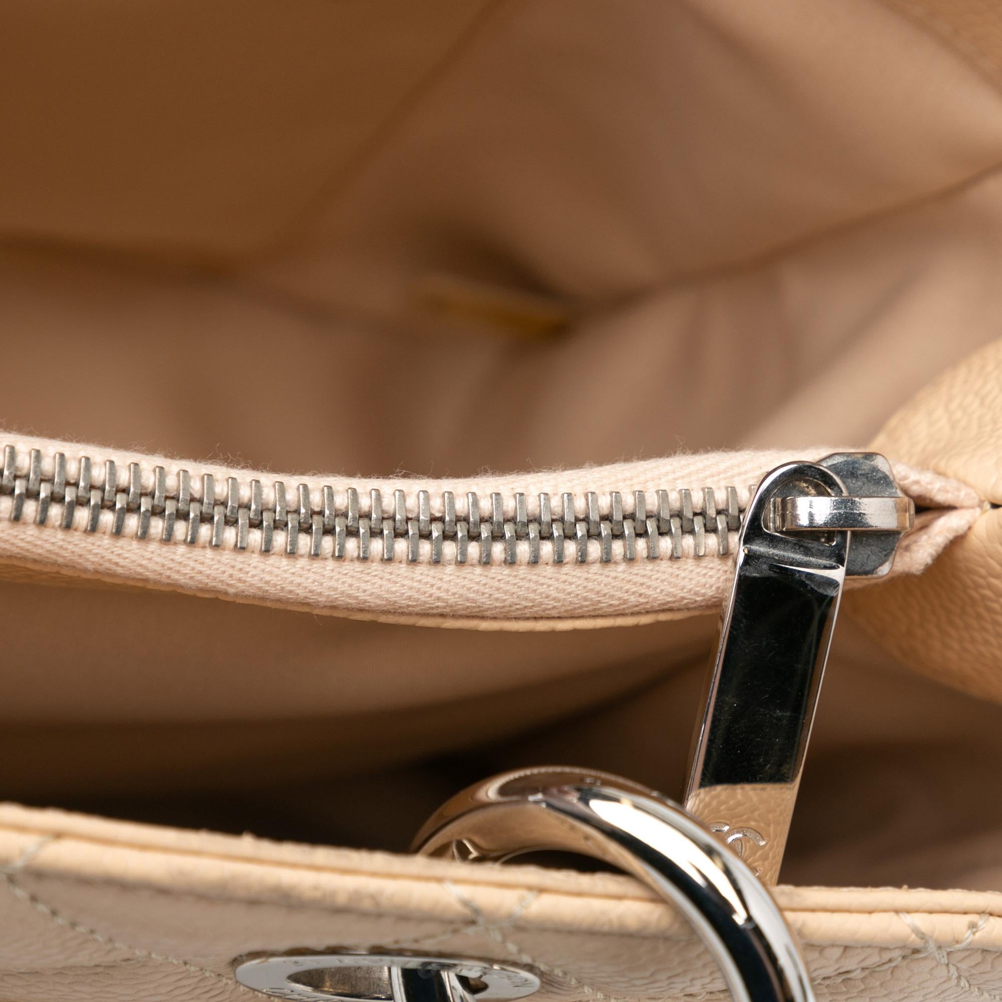 Chanel Caviar Grand Shopping Tote (SHG-wtRDYo)