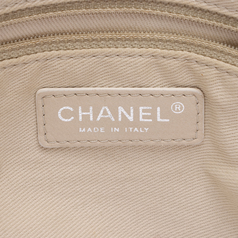 Chanel Caviar Leather CC Medium Pocket Hobo (SHF-FN0TcF)