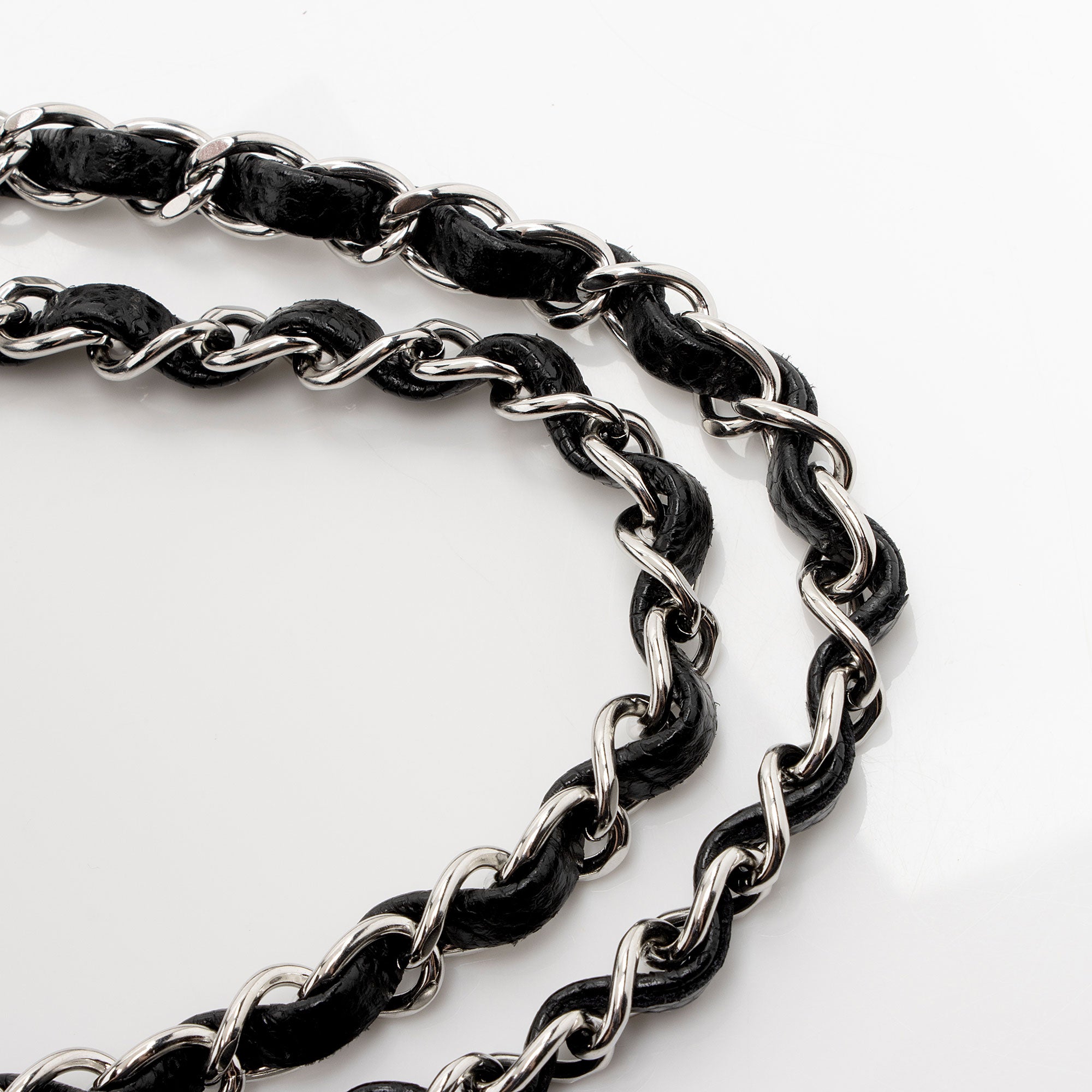 Chanel Caviar Leather Classic Medium Double Flap Bag (SHF-Xtaxo5)