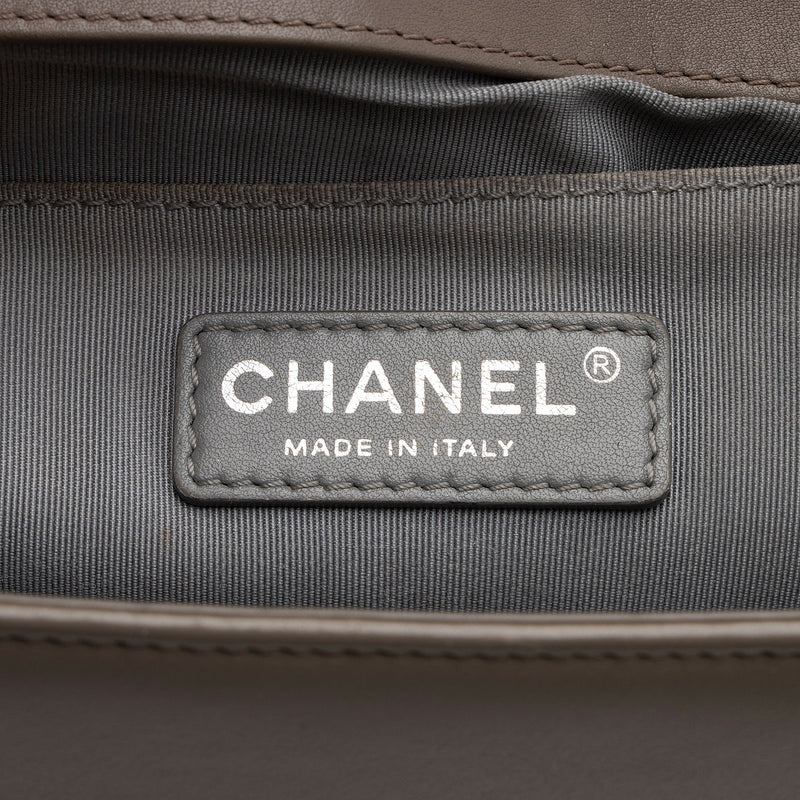 Chanel Chevron Calfskin Medium Boy Bag (SHF-kVlJep)