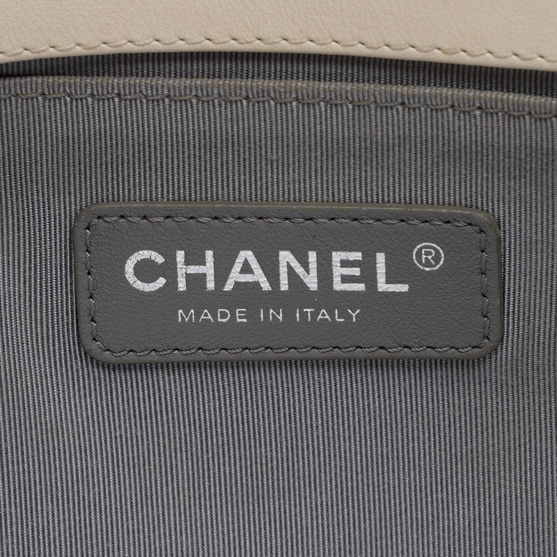 Chanel Chevron Lambskin Old Medium Boy Bag (SHF-Dmy3Qd)