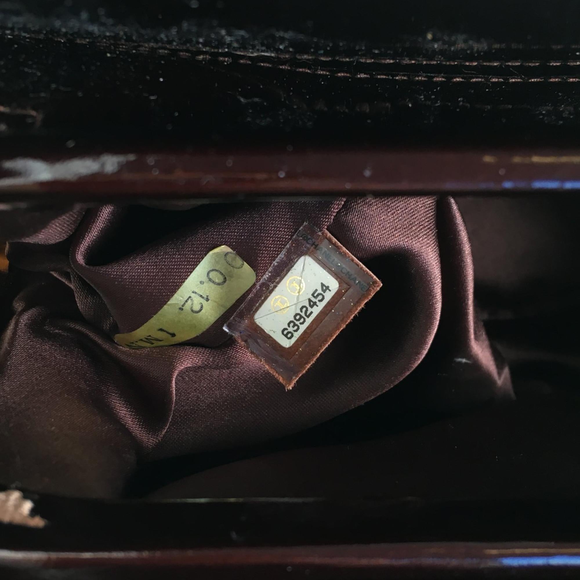 Chanel Chocolate Bar Patent Shoulder Bag (SHG-Fp3vtQ)