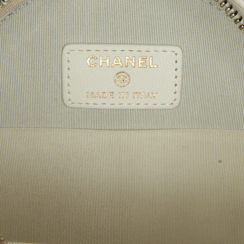 Chanel Classic Lambskin Round Crossbody (SHG-JyweQg)