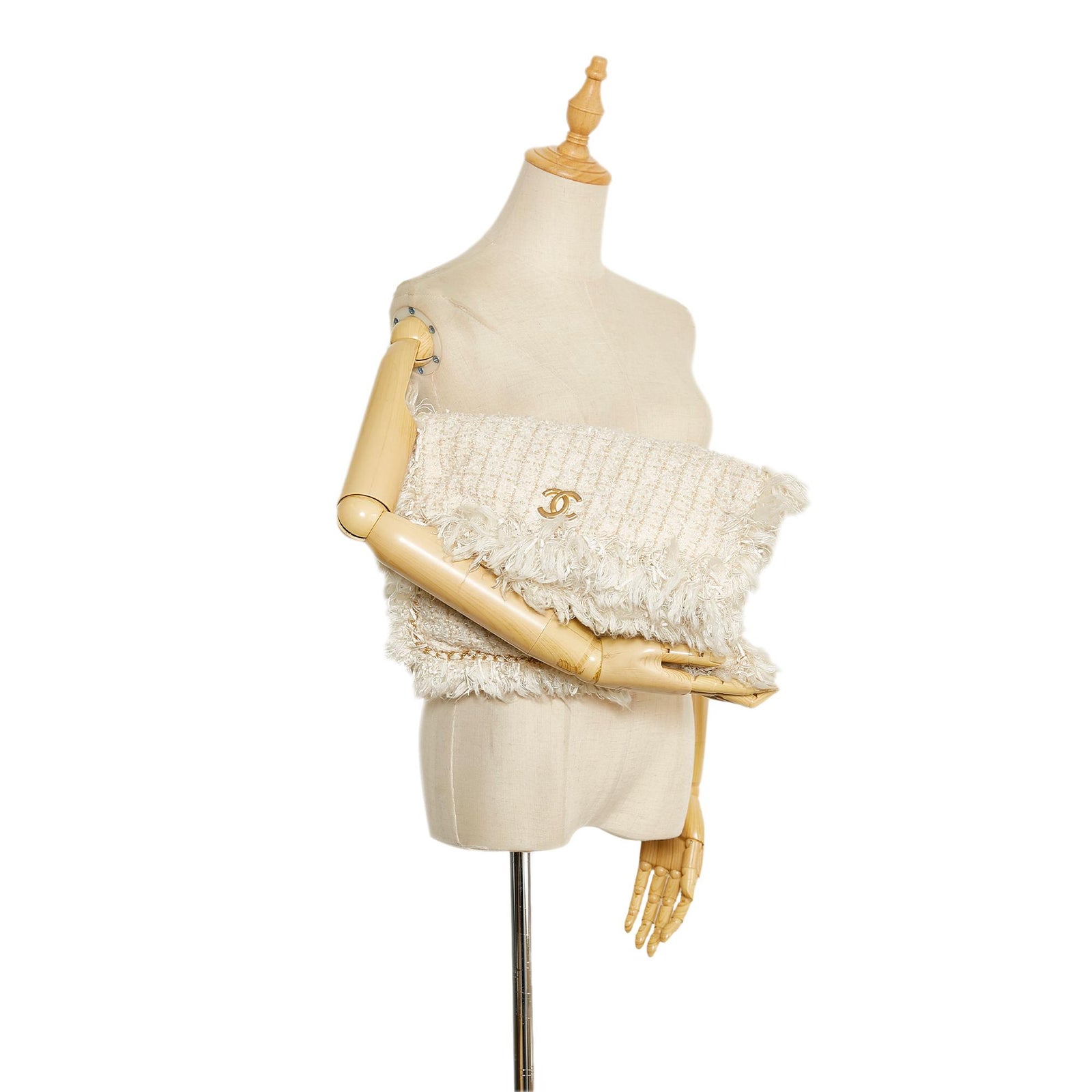Chanel Cosmopolite Fringe Tweed Clutch Bag SHG 6GTAwZ LuxeDH