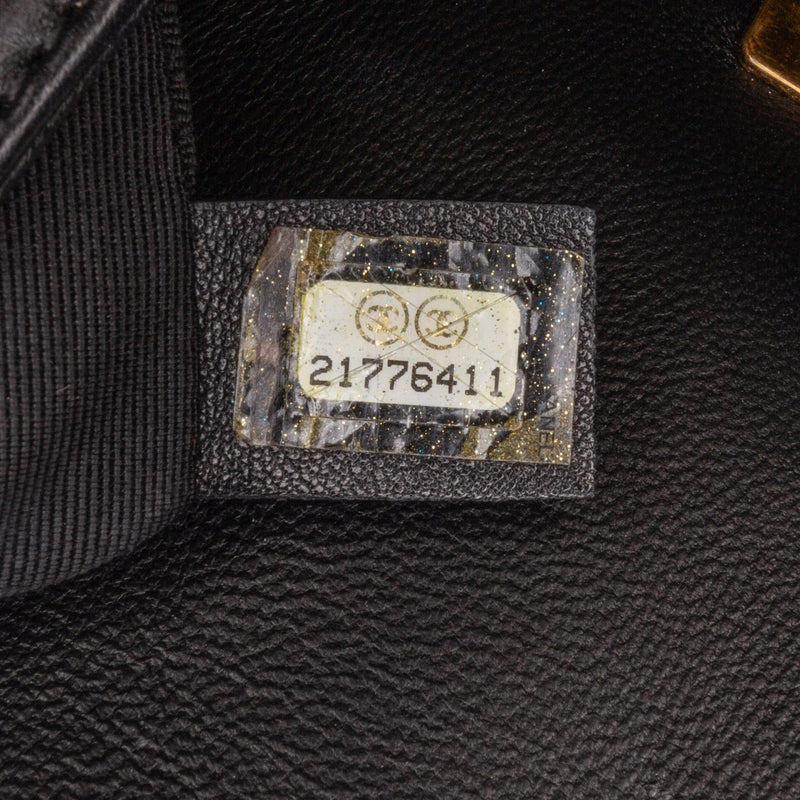 Chanel Crest-Embellished Medium Boy Bag (SHG-0OF1ya)
