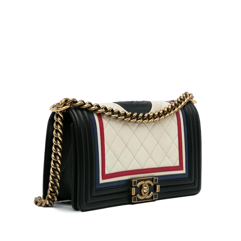 Chanel Crest-Embellished Medium Boy Bag (SHG-0OF1ya)