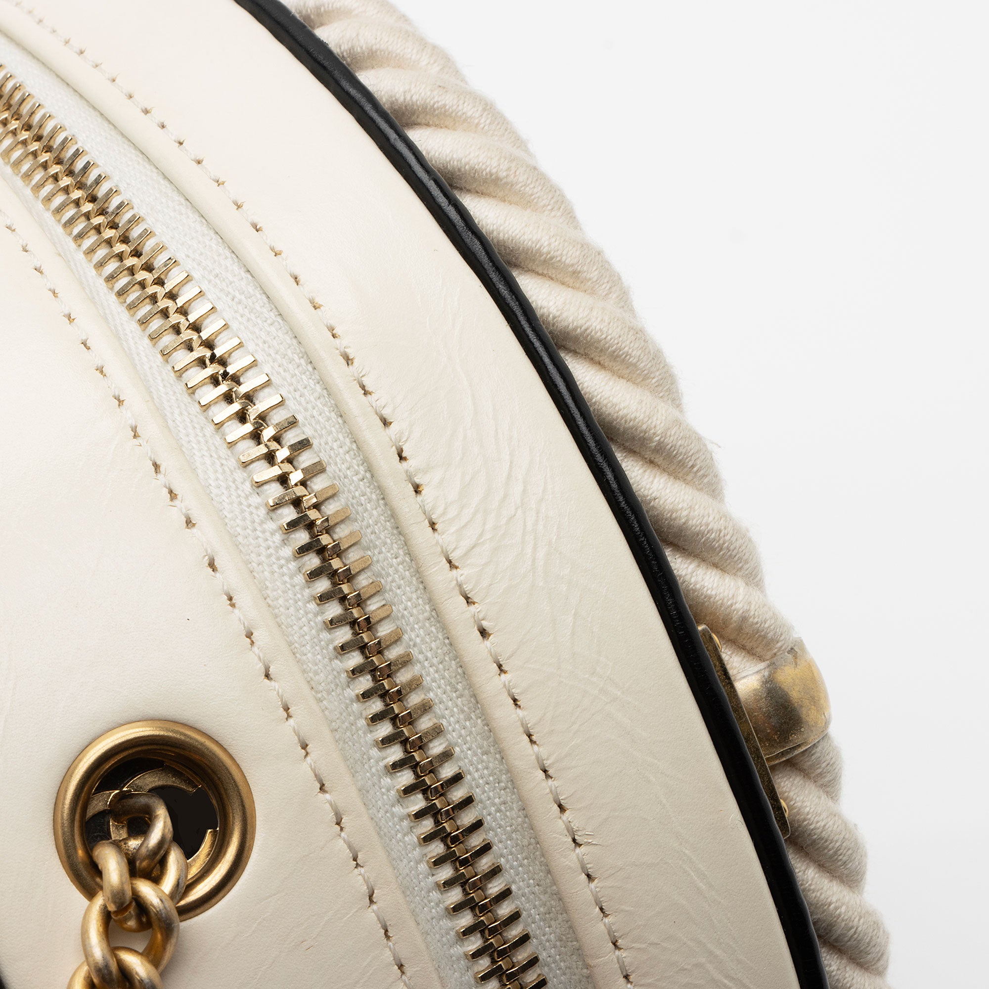Chanel Crumpled Calfskin En Vogue Round Shoulder Bag