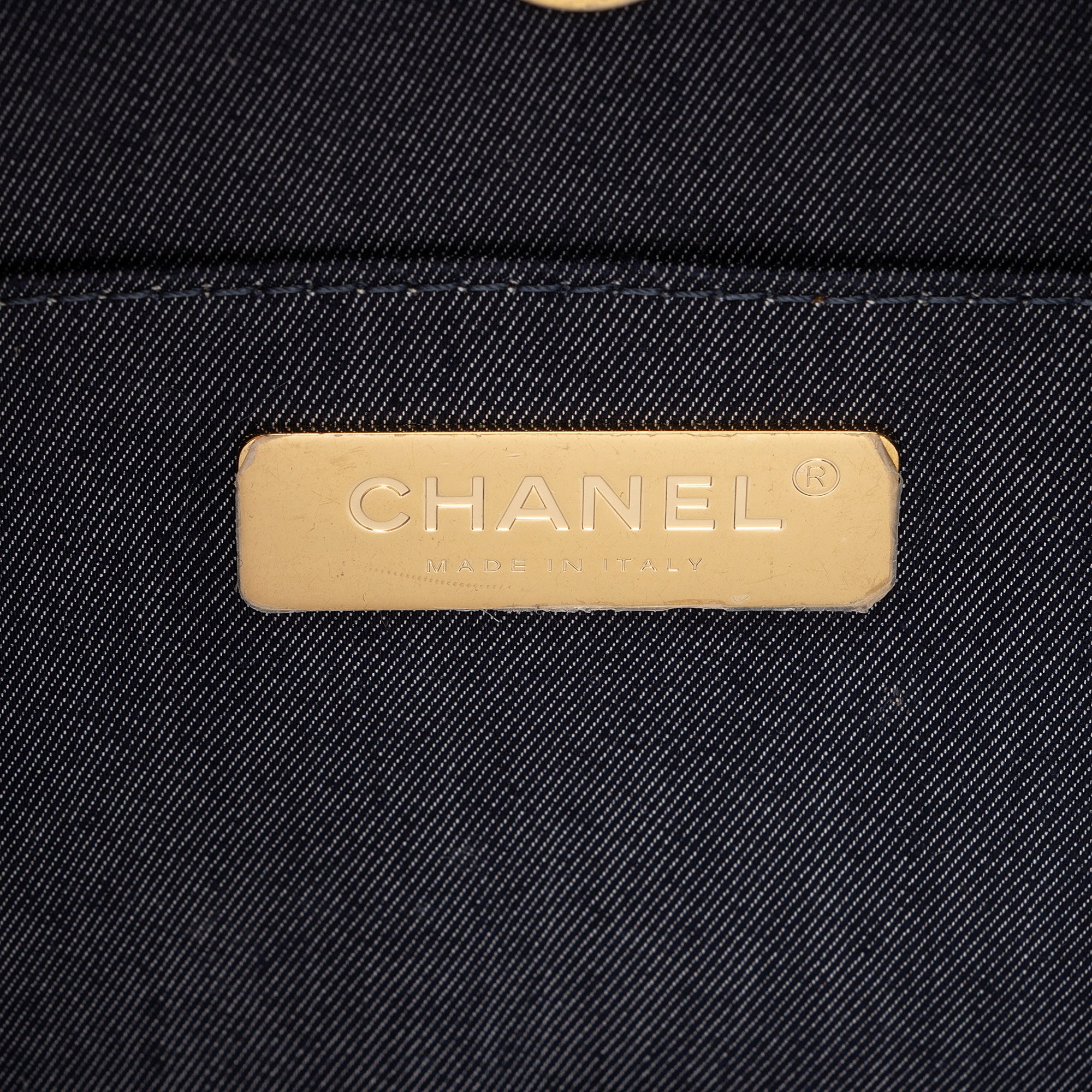 Chanel Crumpled Calfskin En Vogue Round Shoulder Bag