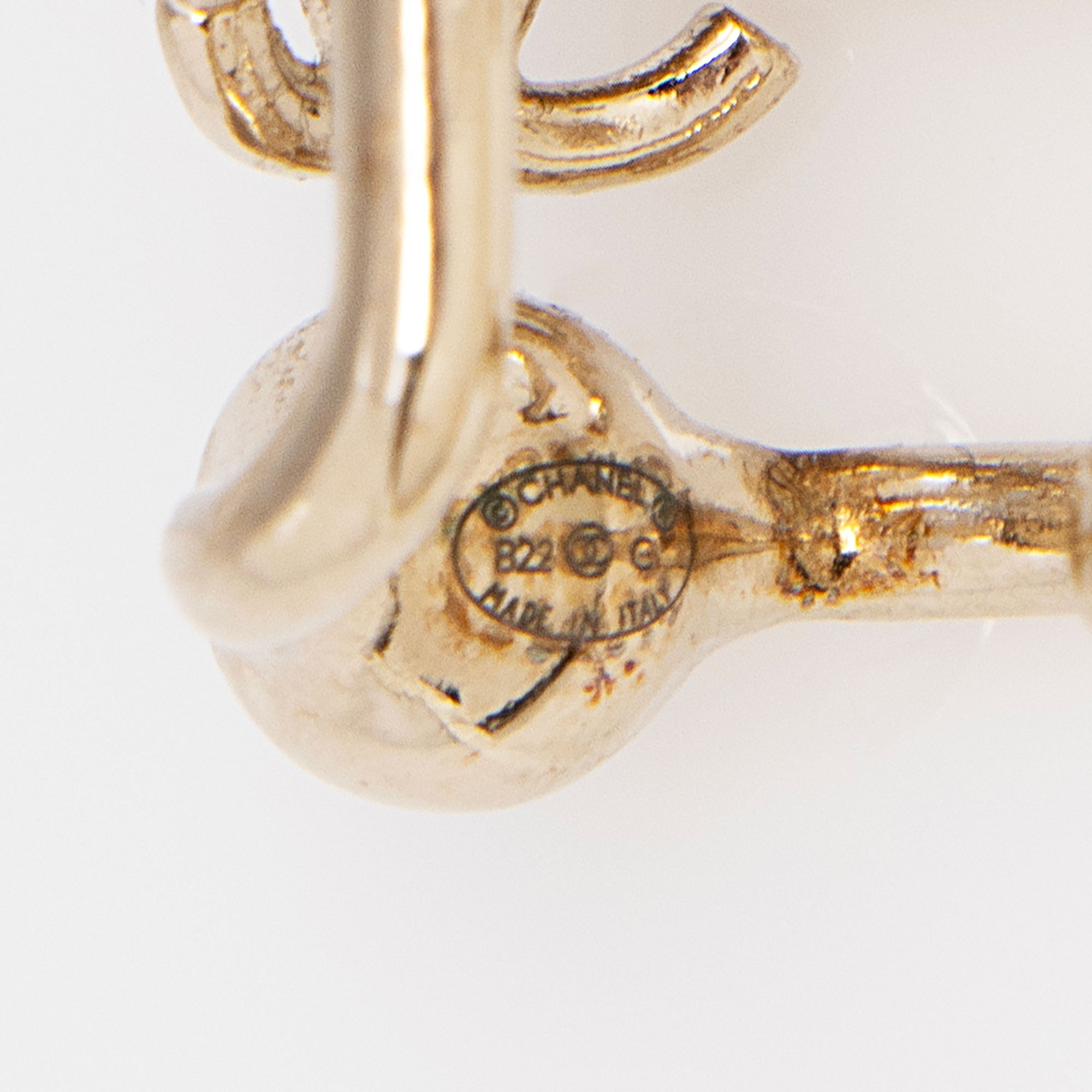 Chanel Crystal Pearl CC Ear Cuff (SHF-vceruU)