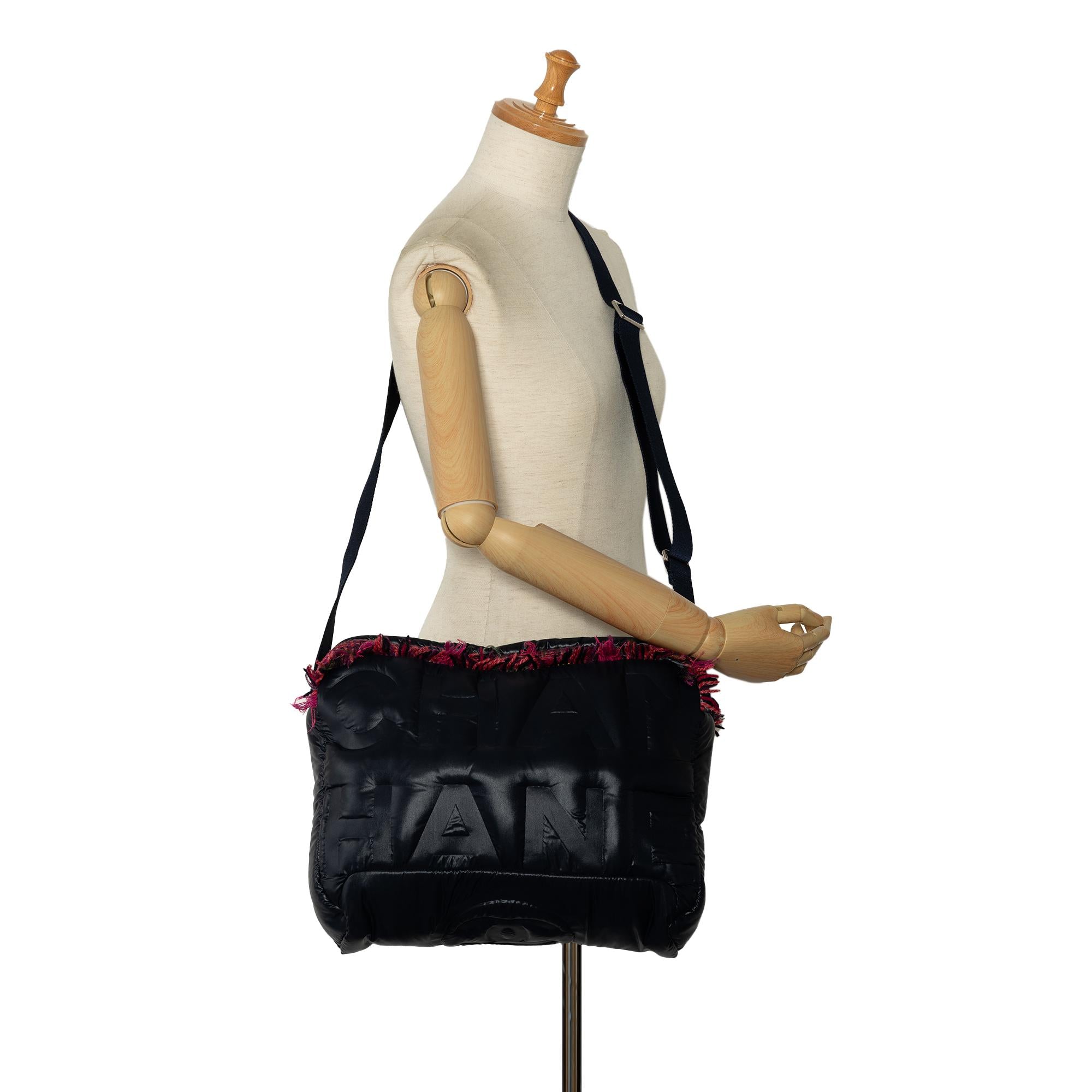 Chanel Doudoune Crossbody Bag (SHG-7ROZxM)
