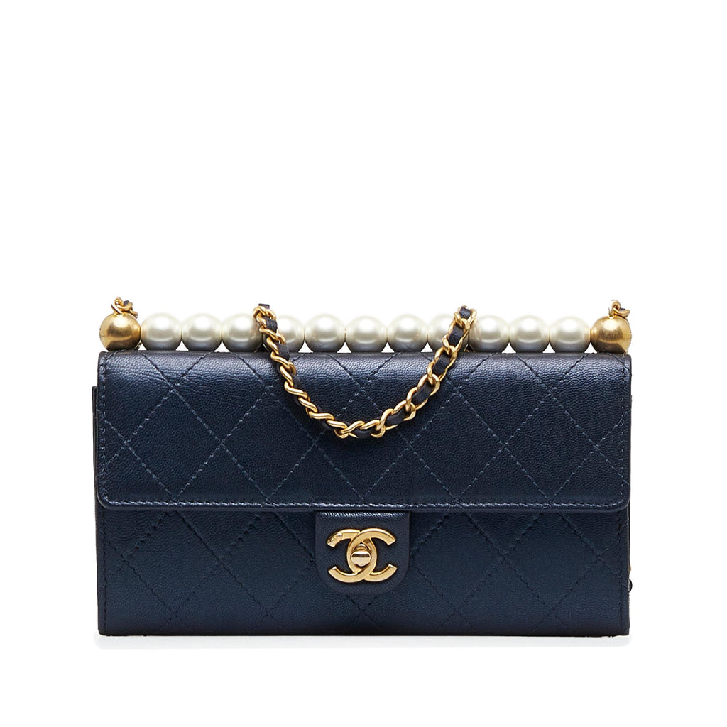 Chanel Goatskin Chic Pearls Clutch With Chain (SHG-6JqQUh) – LuxeDH