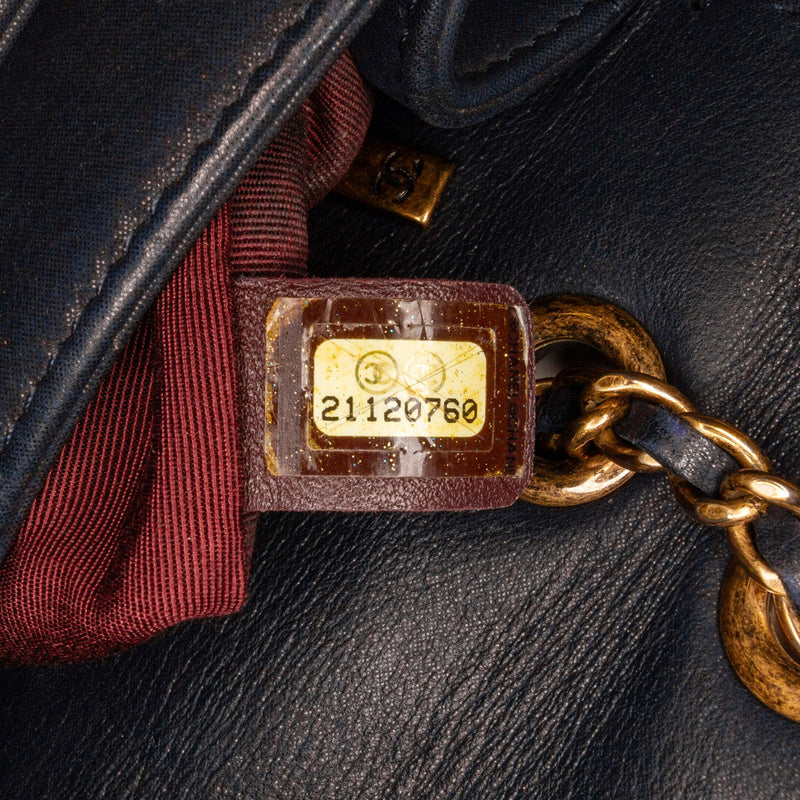 Chanel Happy Stitch Flap Bag (SHG-NgJFyu) – LuxeDH