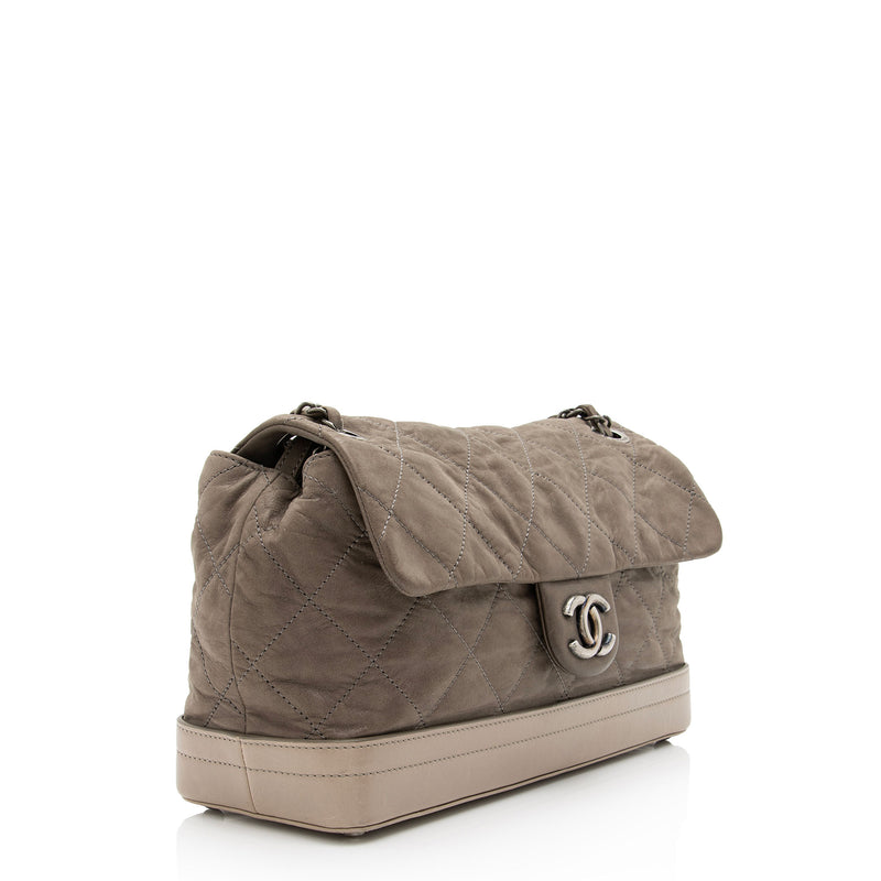Chanel Iridescent Calfskin VIP Flap Bag (SHF-UvQfgO)