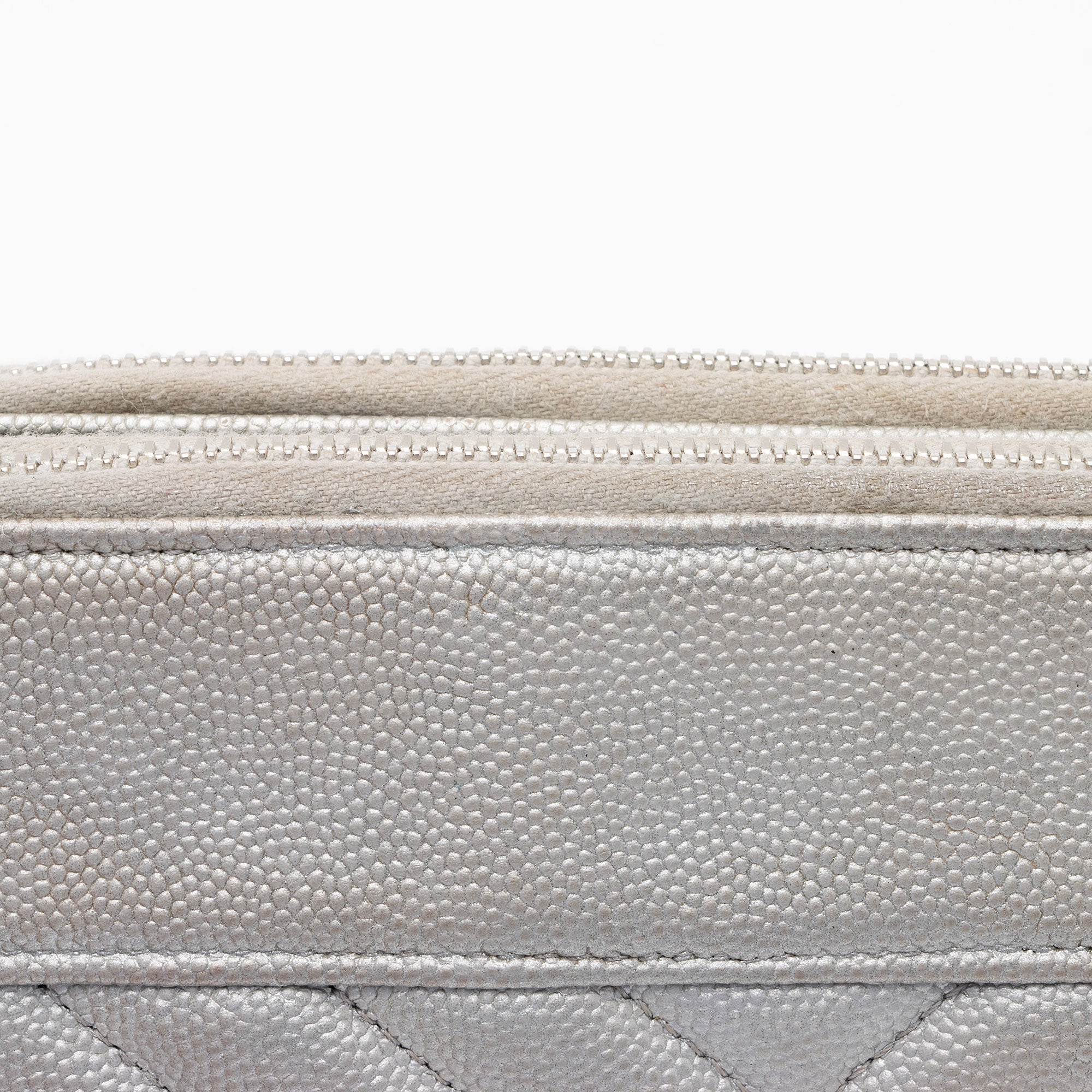 Chanel Iridescent Caviar Leather Vintage Mademoiselle Clutch with Chain (SHF-fdlQlw)