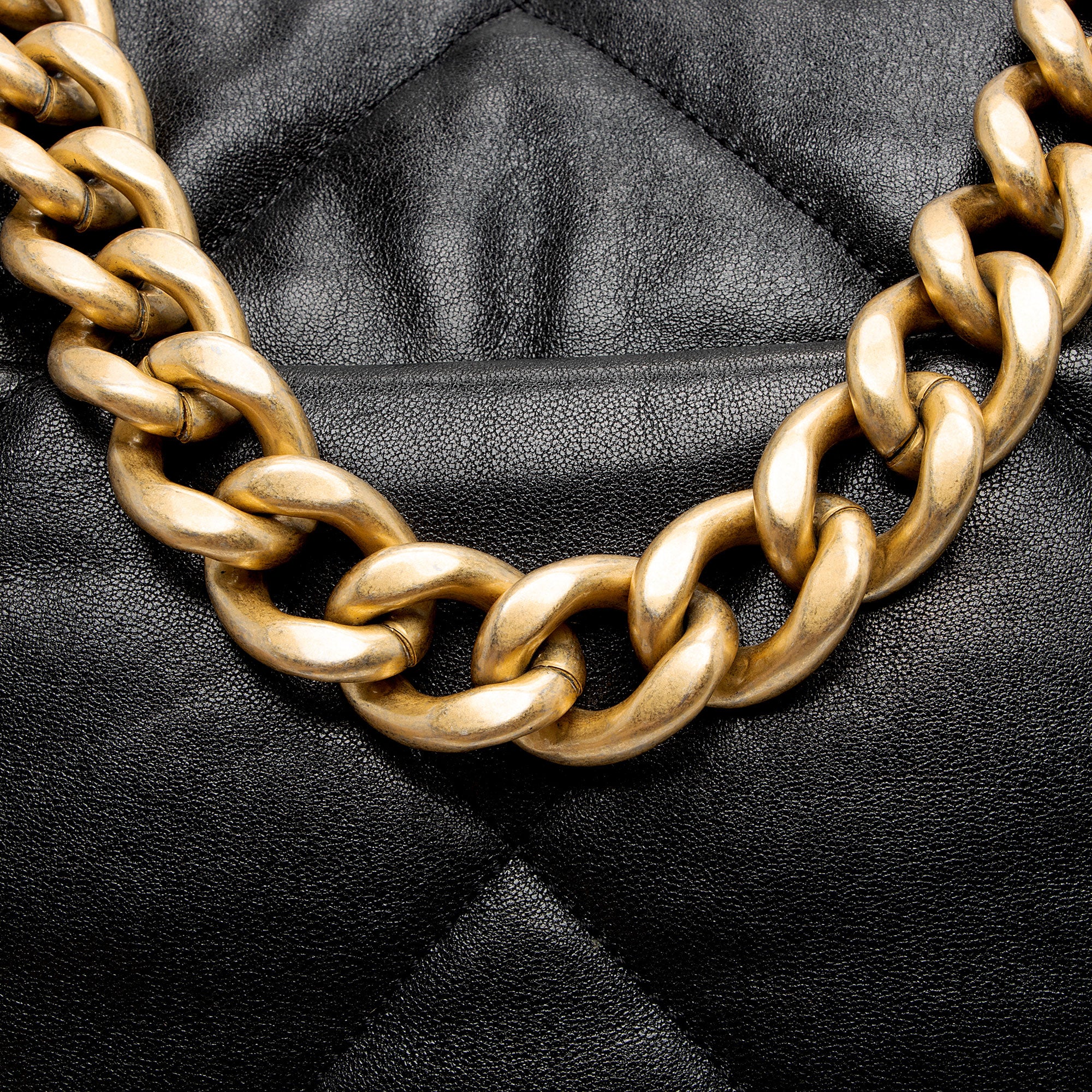 Chanel Lambskin 19 Maxi Flap Shoulder Bag (SHF-uWRj8f)