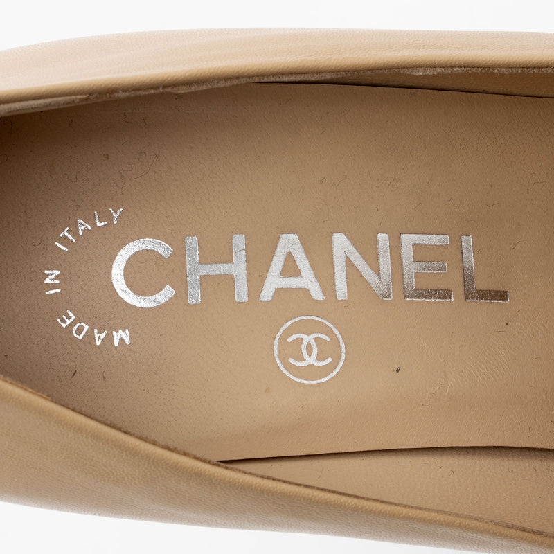 Chanel Lambskin CC Cap Toe Pumps - Size 7.5 / 37.5 (SHF-9StWx2)