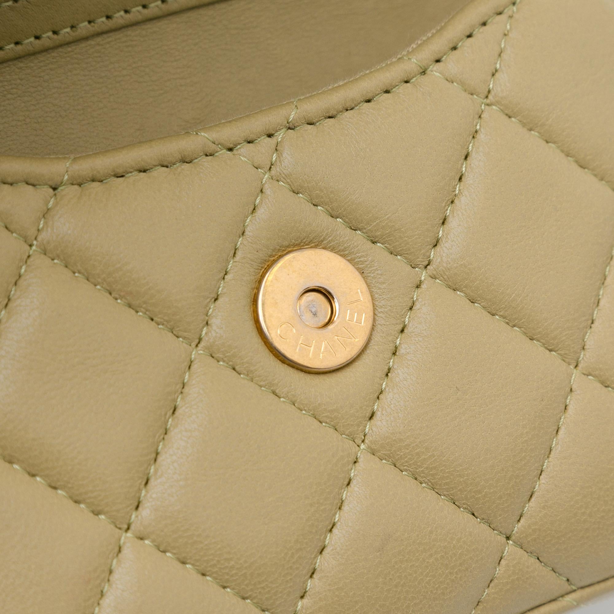 Chanel Lambskin Enamel Coco Hearts Clutch with Chain (SHG-eIwWFs)