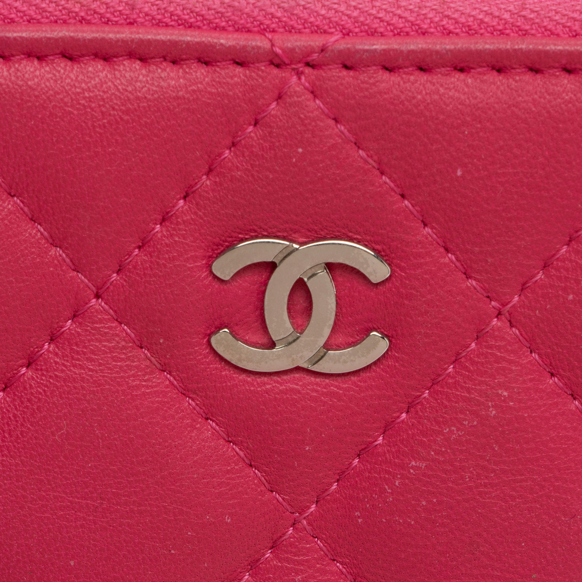 Chanel Lambskin Large O-Case (SHF-tCz0r4)
